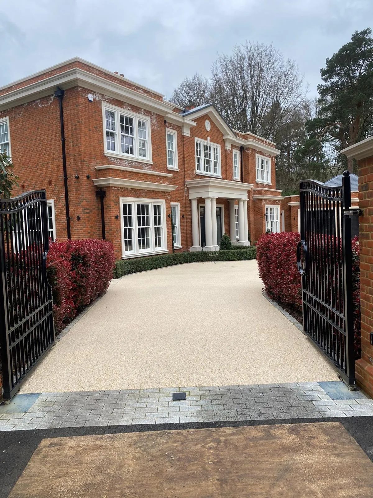 Georgian Mansion resin bound driveway by SureLay UK in St George's Hill, Weybridge, Surrey