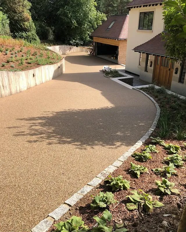 Hillside Curved Resin Driveway resin bound driveway by SureLay UK in Redhill, Surrey