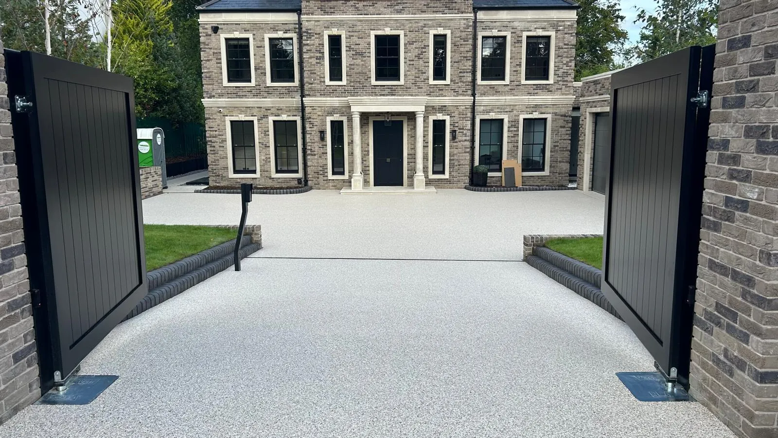 New Build Mansion resin bound driveway by SureLay UK in St George's Hill, Weybridge, Surrey