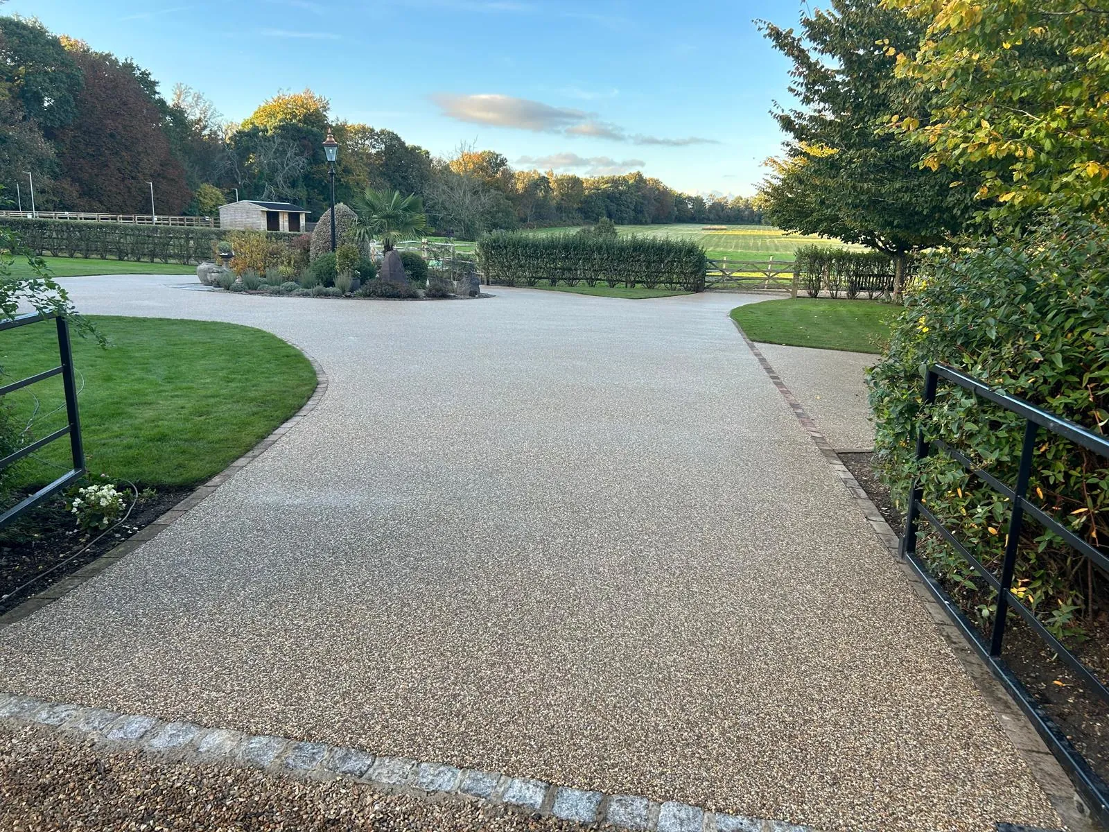 Country Estate Roundabout Driveway resin bound driveway by SureLay UK in Epsom, Surrey